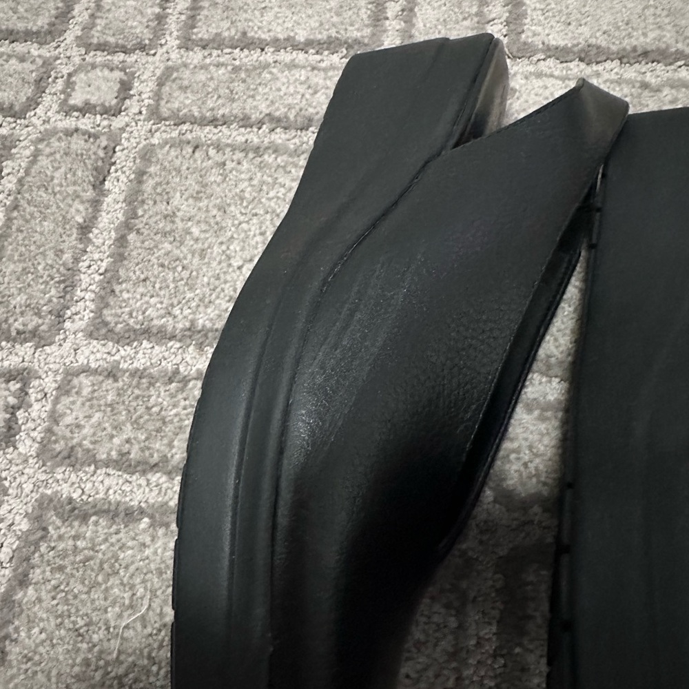 Naturalizer Women's Black Leather Mules with one call out. - Picture 8 of 8